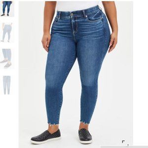 Torrid Bombshell Skinny Stretch Jeans 18 Tall BNWT